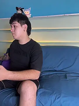 EmilyAndAndrew online show from 03/23/26, 04:05