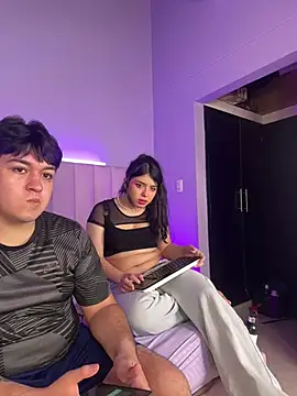 EmilyAndAndrew online show from 04/21/26, 04:30