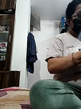 Snapshot of GangbangCouple chatting on 02/21/26, 04:57 GangbangCouple online show from 02/21/26, 04:57