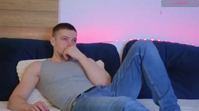 Snapshot of JulianTurner chatting on 02/14/26, 09:39 JulianTurner online show from 02/14/26, 09:39