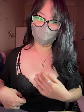 Snapshot of HaleyKin chatting on 05/18/26, 02:56 HaleyKin online show from 05/18/26, 02:56