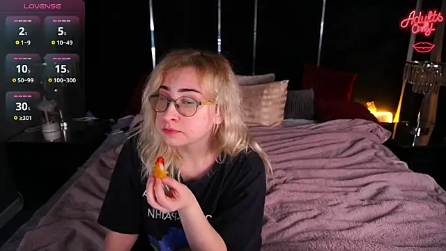 MillaLuxLove online show from 03/27/26, 12:49