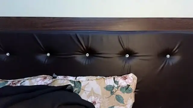 KavyaCurves online show from 04/15/26, 07:32