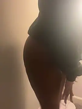 Snapshot of browncutie7 chatting on 02/11/26, 11:21 browncutie7 online show from 02/11/26, 11:21