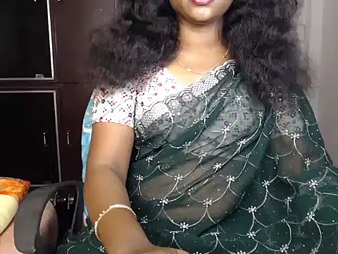 Snapshot of VixenNandhu chatting on 07/22/26, 04:04 VixenNandhu online show from 07/22/26, 04:04