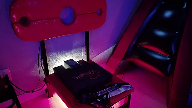 bellaskeykeeper online show from 02/11/26, 02:11