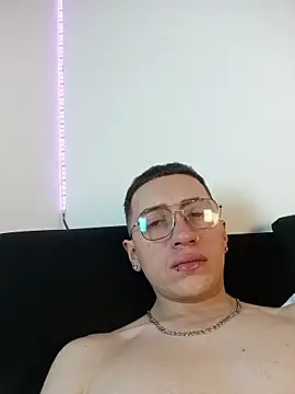 Snapshot of Emmanuel_Lust chatting on 02/11/26, 01:38 Emmanuel Lust online show from 02/11/26, 01:38