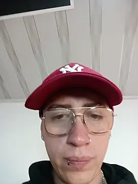 Snapshot of Emmanuel_Lust chatting on 02/21/26, 12:06 Emmanuel Lust online show from 02/21/26, 12:06