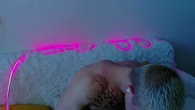 Snapshot of SterlingNoir chatting on 02/07/26, 11:03 SterlingNoir online show from 02/07/26, 11:03