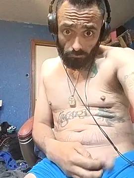 Snapshot of 19clu83 chatting on 02/26/26, 12:15 19clu83 online show from 02/26/26, 12:15