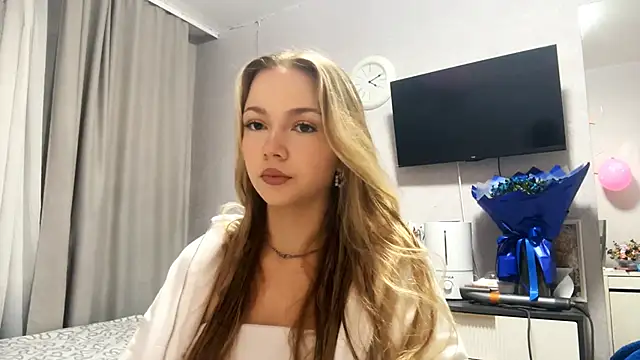 Snapshot of MilaSliger chatting on 02/23/26, 07:22 MilaSliger online show from 02/23/26, 07:22