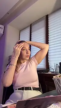 Snapshot of LovelyMiley chatting on 02/27/26, 01:44 LovelyMiley online show from 02/27/26, 01:44