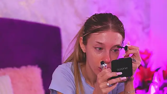 Snapshot of EllinaNuria chatting on 02/24/26, 04:32 EllinaNuria online show from 02/24/26, 04:32