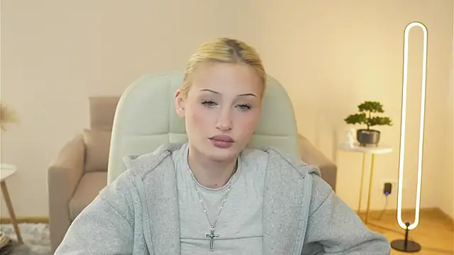 Snapshot of LolaStusse chatting on 02/11/26, 10:53 LolaStusse online show from 02/11/26, 10:53