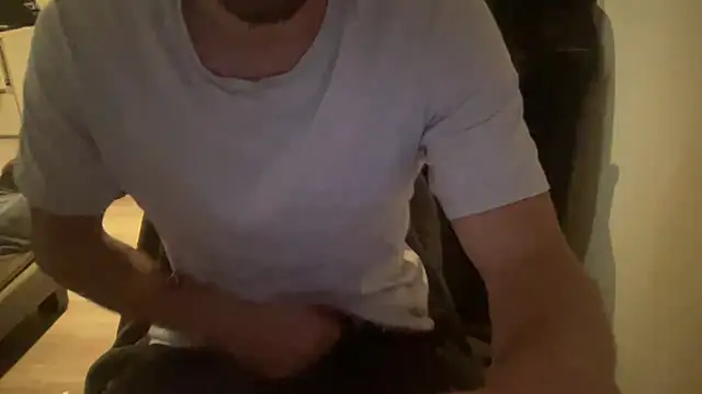 Snapshot of raoulbtnbois chatting on 05/23/26, 05:50 raoulbtnbois online show from 05/23/26, 05:50