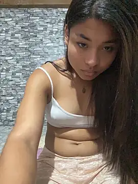 Snapshot of Romie_rous chatting on 05/17/26, 05:09 Romie rous online show from 05/17/26, 05:09