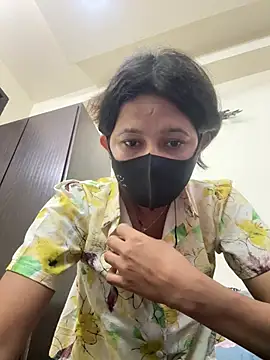 Snapshot of raavigirl chatting on 02/21/26, 09:32 raavigirl online show from 02/21/26, 09:32