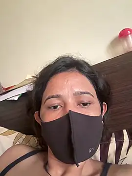 Snapshot of raavigirl chatting on 02/23/26, 04:32 raavigirl online show from 02/23/26, 04:32