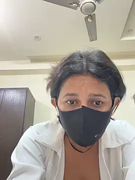 Snapshot of raavigirl chatting on 02/23/26, 04:37 raavigirl online show from 02/23/26, 04:37