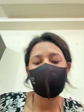 Snapshot of raavigirl chatting on 02/25/26, 02:43 raavigirl online show from 02/25/26, 02:43