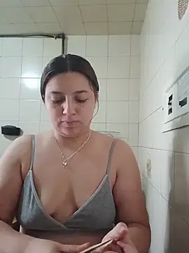 MajoArias online show from 04/24/26, 08:33