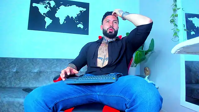 Snapshot of Alessrose chatting on 02/17/26, 07:42 Alessrose online show from 02/17/26, 07:42