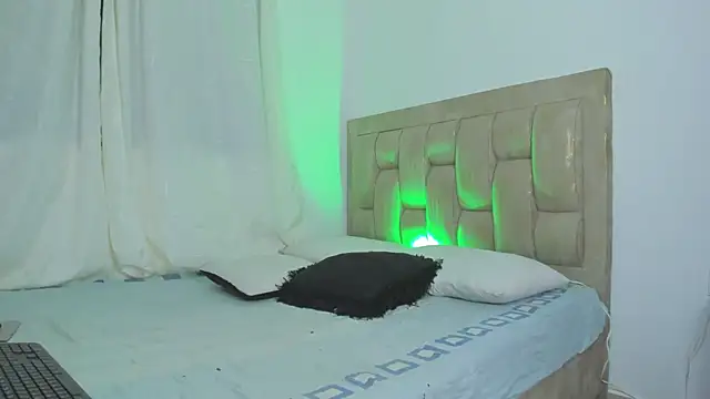 Snapshot of LatinoDark chatting on 02/09/26, 03:43 LatinoDark online show from 02/09/26, 03:43