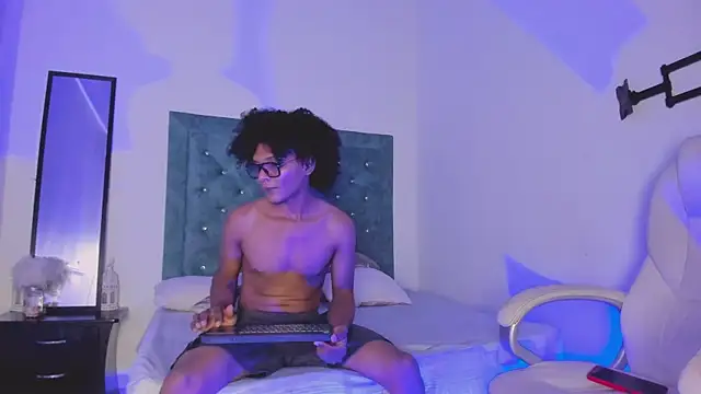 Snapshot of LatinoDark chatting on 03/03/26, 03:45 LatinoDark online show from 03/03/26, 03:45