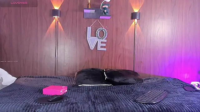 isabella  09 online show from 04/23/26, 07:05