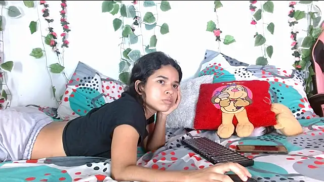 Snapshot of karolsweetvagi chatting on 07/25/26, 07:44 karolsweetvagi online show from 07/25/26, 07:44