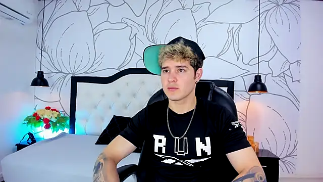 rayan linxx online show from 04/18/26, 07:40