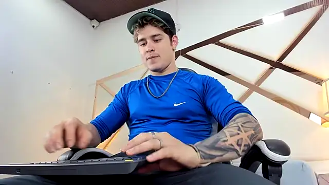 rayan linxx online show from 04/23/26, 07:49