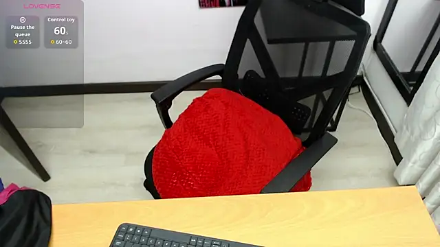 FRANCESCA LOVE  online show from 04/12/26, 08:47