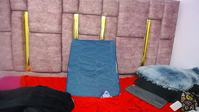 FRANCESCA LOVE  online show from 04/23/26, 04:03