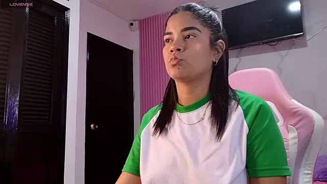 Snapshot of Anny20_ chatting on 02/06/26, 01:03 Anny20 online show from 02/06/26, 01:03