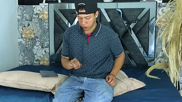 adrian camii online show from 04/11/26, 07:24