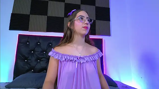 Snapshot of Annie_Peach chatting on 07/12/26, 03:03 Annie Peach online show from 07/12/26, 03:03