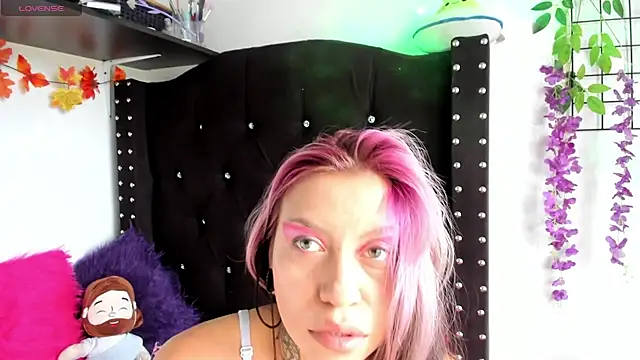 Snapshot of Midory_6 chatting on 02/16/26, 06:48 Midory 6 online show from 02/16/26, 06:48