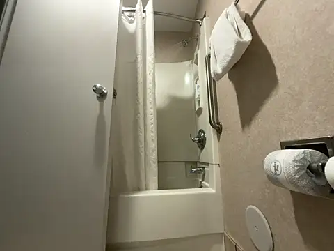 Goldie Glows63 online show from 04/01/26, 05:08