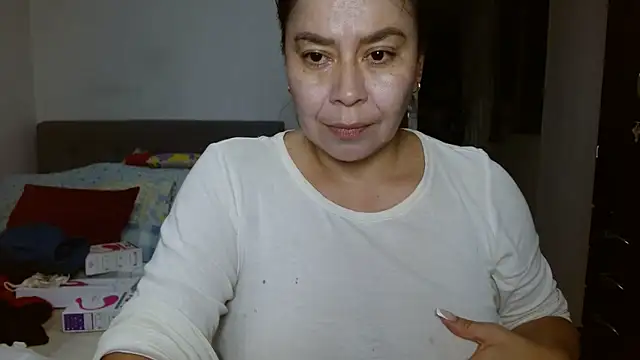 Snapshot of Karo_sexy chatting on 12/31/24, 03:34 Karo sexy online show from 12/31/24, 03:34