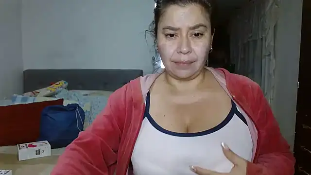 Snapshot of Karo_sexy chatting on 01/01/25, 05:54 Karo sexy online show from 01/01/25, 05:54