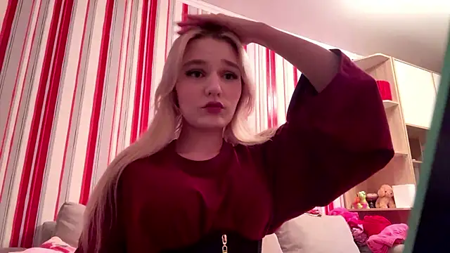 MiaBerlateen online show from 02/16/26, 07:10