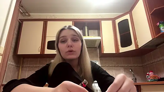 MiaBerlateen online show from 02/23/26, 07:00