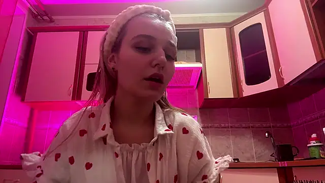 MiaBerlateen online show from 02/25/26, 06:28