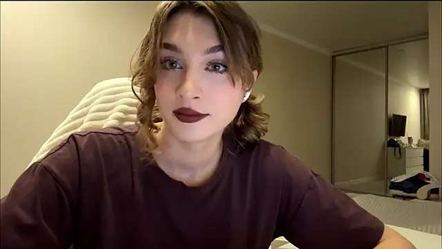 Snapshot of ElliKrovel chatting on 02/15/26, 02:03 ElliKrovel online show from 02/15/26, 02:03