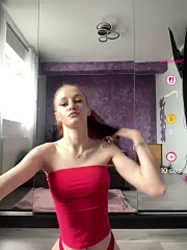 Snapshot of Roxyfoxyyy chatting on 05/19/26, 06:20 Roxyfoxyyy online show from 05/19/26, 06:20