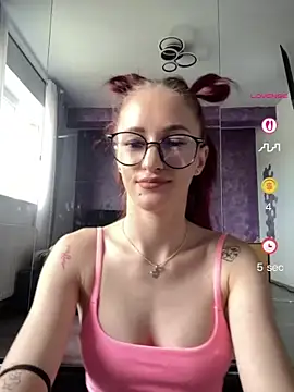 Snapshot of Roxyfoxyyy chatting on 05/21/26, 05:47 Roxyfoxyyy online show from 05/21/26, 05:47