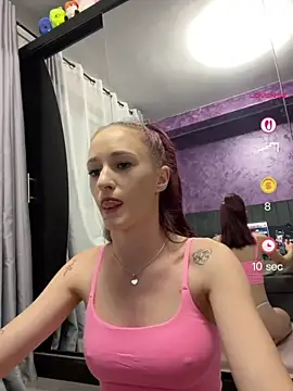 Snapshot of Roxyfoxyyy chatting on 07/10/26, 10:45 Roxyfoxyyy online show from 07/10/26, 10:45