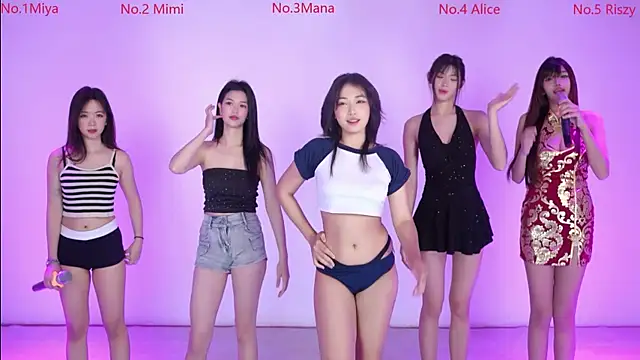 Snapshot of Velvet-girl chatting on 02/15/26, 10:25 Velvet-girl online show from 02/15/26, 10:25