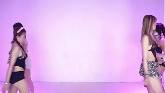 Velvet-girl online show from 04/02/26, 10:02